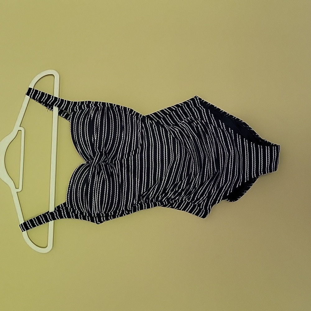 NIPTUCK Swim Size 6 Nautical Navy & White One-Piece Swimsuit